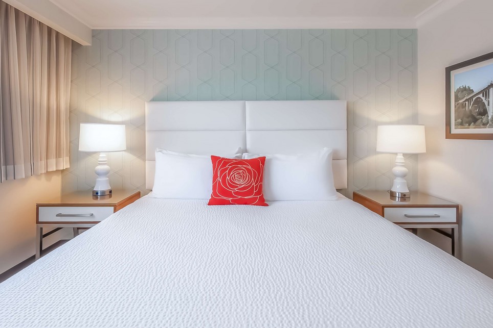 OUR CONTEMPORARY GUEST ROOMS ENHANCE  YOUR PASADENA GETAWAY