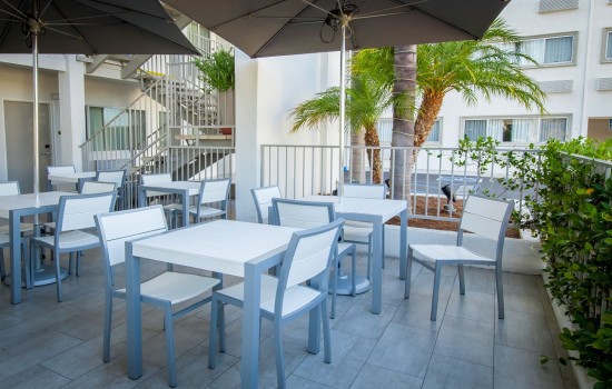 Welcome To The Pasadena Rose & Crown Hotel - Outdoor Patio Seating